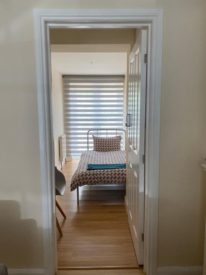 Single Room Only For One Adult Southall Exterior foto