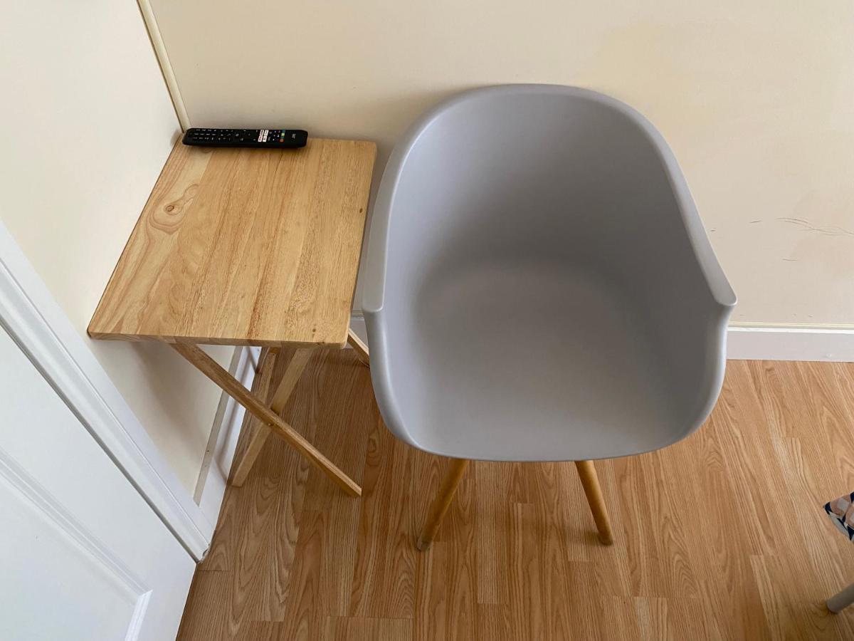Single Room Only For One Adult Southall Exterior foto